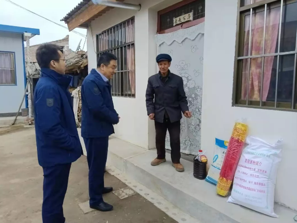 胜游体育·（SY SPORTS）官方网站
深入帮扶村开展春节慰问(图2)