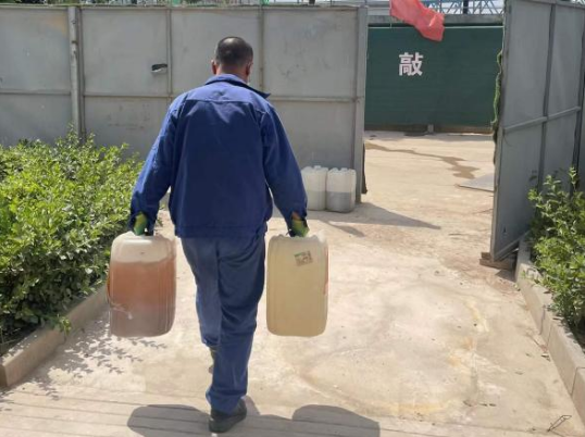 胜游体育·（SY SPORTS）官方网站
城东污水处理公司扎实推进危险废物规范化处置(图3)