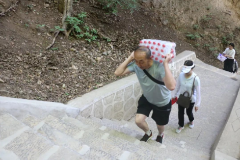 助力文旅市场 展示产投风采——胜游体育·（SY SPORTS）官方网站
组织开展员工登山比赛活动(图6)