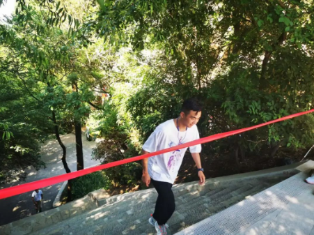 助力文旅市场 展示产投风采——胜游体育·（SY SPORTS）官方网站
组织开展员工登山比赛活动(图8)